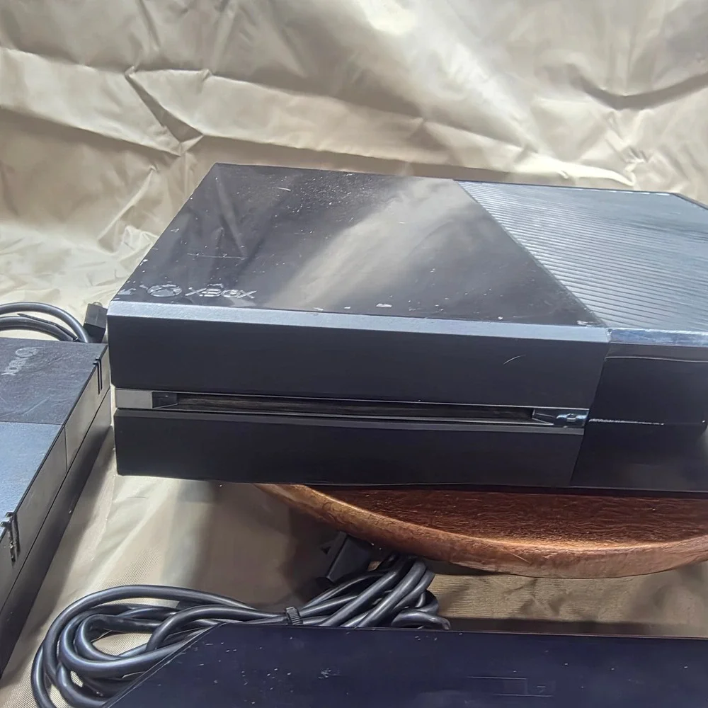 Microsoft Xbox One 500GB Console Black with Kinect Sensor and Media Remote